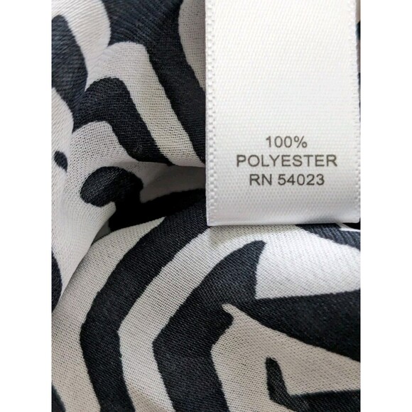 Banana Republic Top Women Sz XS Black White Blouse Geo Chiffon Artsy Chevron NEW - Picture 11 of 14